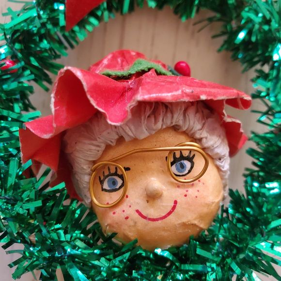 Vintage Handmade Paper Mache Santa Clause Mrs. Clause Wreath Ornaments Adorable - Picture 4 of 7